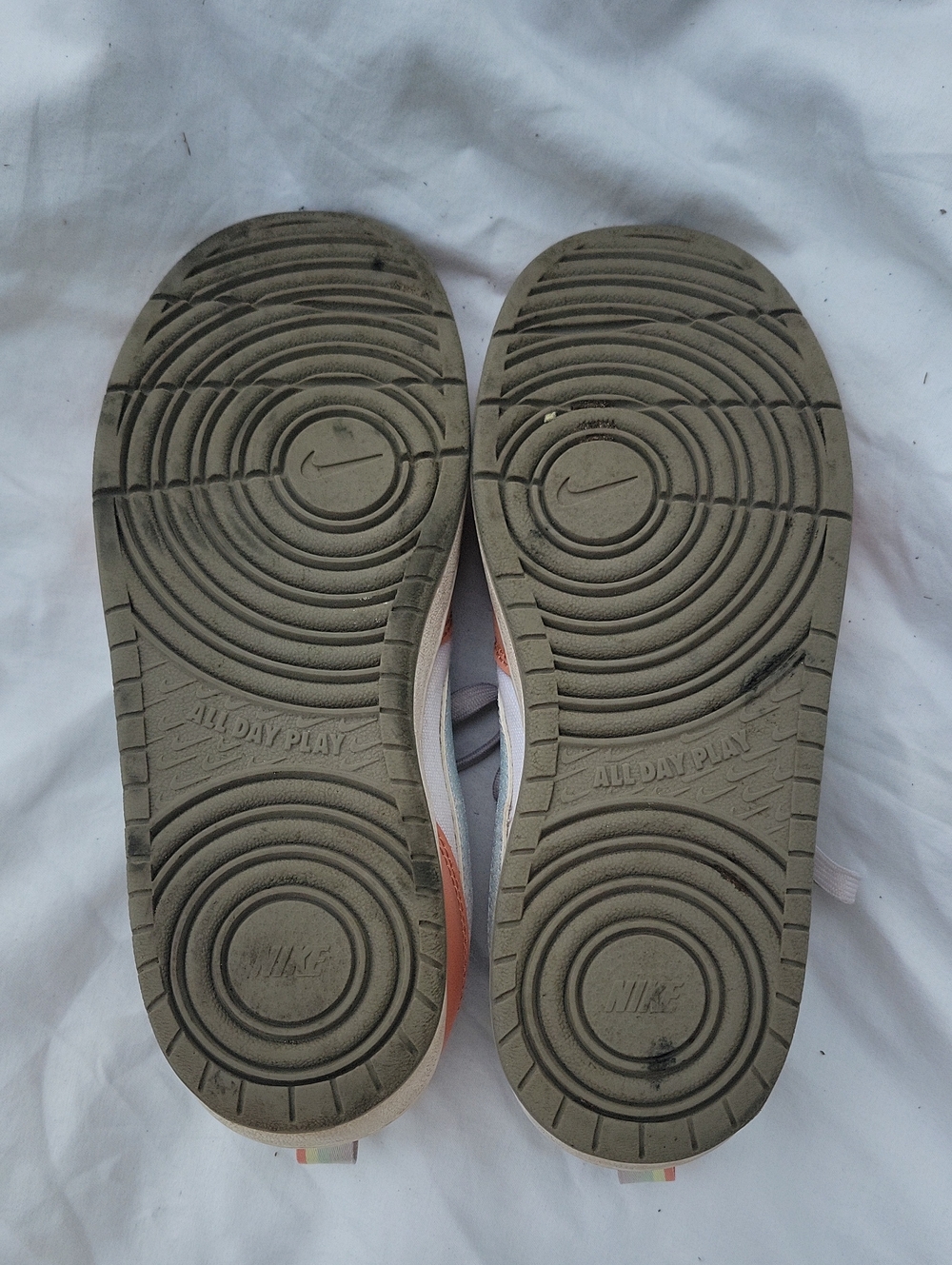 Nike White, Peach, And Light Blue Casual Sneakers Size 5Y - Picture 5 of 5